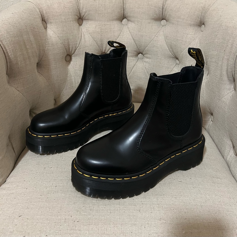 Dr. Martens 2976 Smooth Leather Platform Chelsea Boots